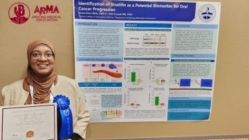 Shuaa Rizvi in front of her poster, won first place at Arizona Medical Association 