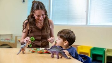 child eating apples and broccoli 