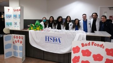 Dental Students and Faculty volunteering