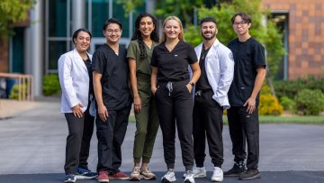 Students stand in front of building on Glendale Campus