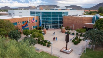 Aerial view of Sahuaro Hall on the Midwestern University Glendale Campus.