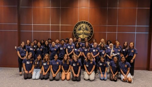 High school students participate in Pharm Academy.