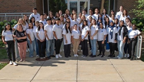 High school students and college mentors in a group photo at PharmAcademy.