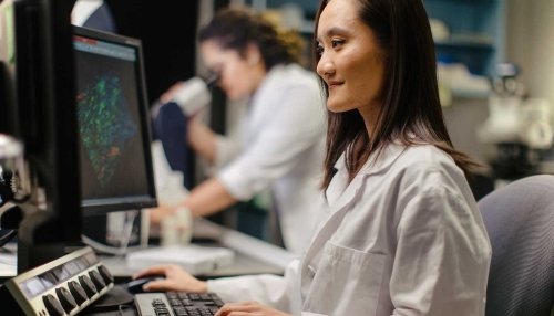 Student sitting at computer in lab.