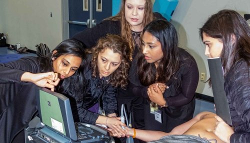 MWU students using ultrasound.