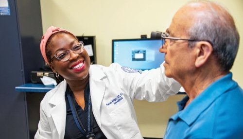 Optomistrist provides health care to patient