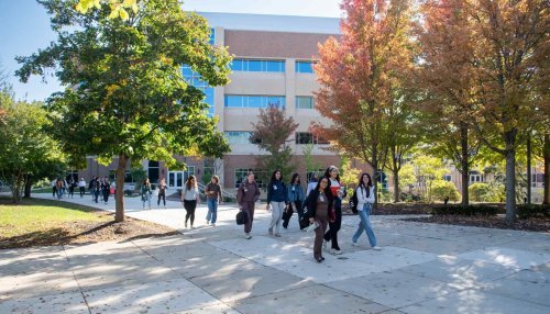 Students walking on IL campus in autumn