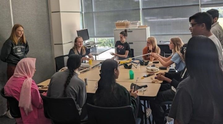 High school students learn about Occupational Therapy.