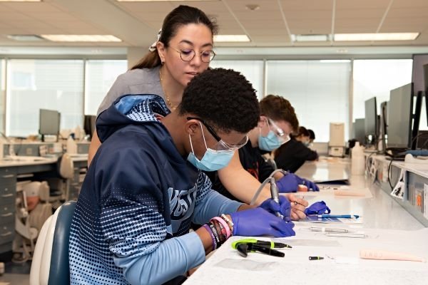 Dr. Alabsy supervises a student during the dental session.