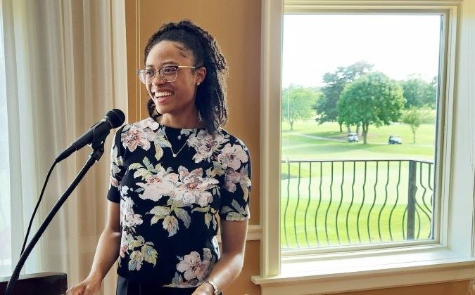 Sydnie Taylor speaks at the dinner.