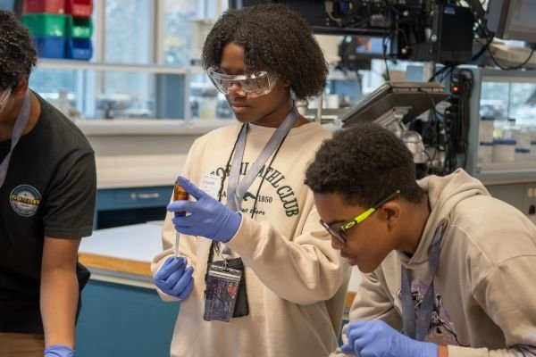 Students participate in the Pharmacy Compounding lab and work with equipment.