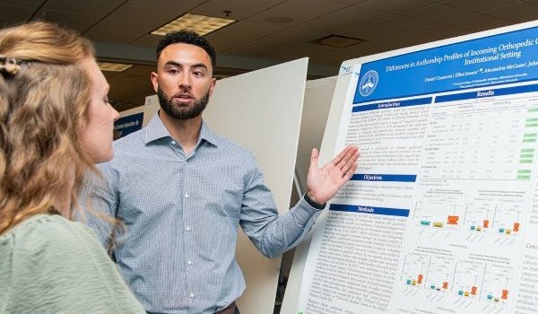 Daniel Casanova presents his research topic.