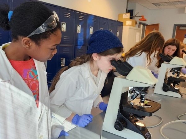 Home-schooled students experience labs at Midwestern University.