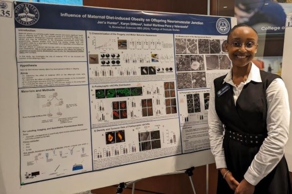 Jen'a Hunter presents her research project.