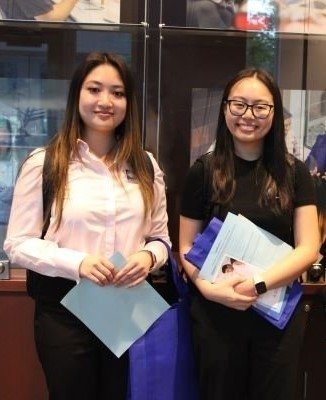 Pharmacy students Kristine Nguyen (CPDG ’25) and Diane Ho (CPDG ’25).