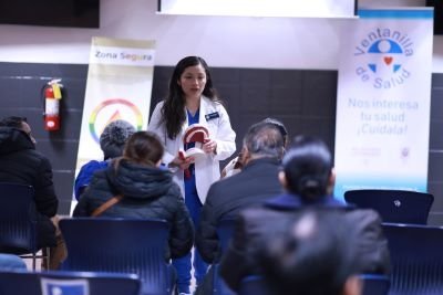 College of Dental Medicine-Illinois student educates crowd 