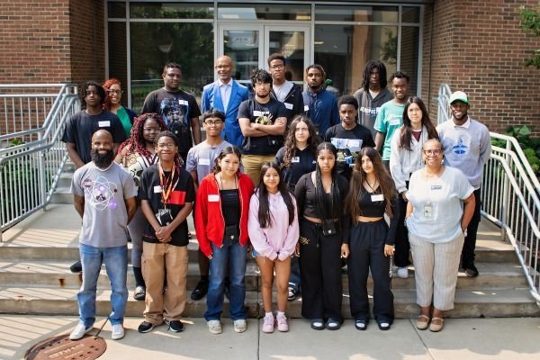 STEMM Scholars from the CPASS Foundation gather on Midwestern University’s Downers Grove Campus
