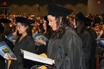 Graduates recite the Health Sciences Oath