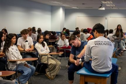 Two Midwestern students demonstrate how to split to class